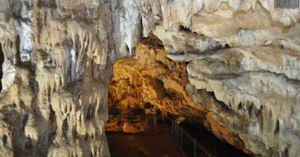 Stalattiti e stalagmiti, non solo a Castellana: ecco la nascosta grotta di Curtomartino